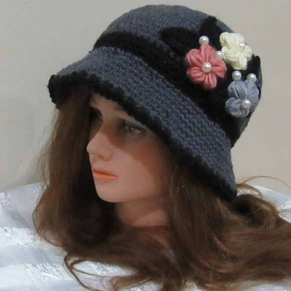 Knit Hat with pearls - 100% Polyester - Picture 3 of 3